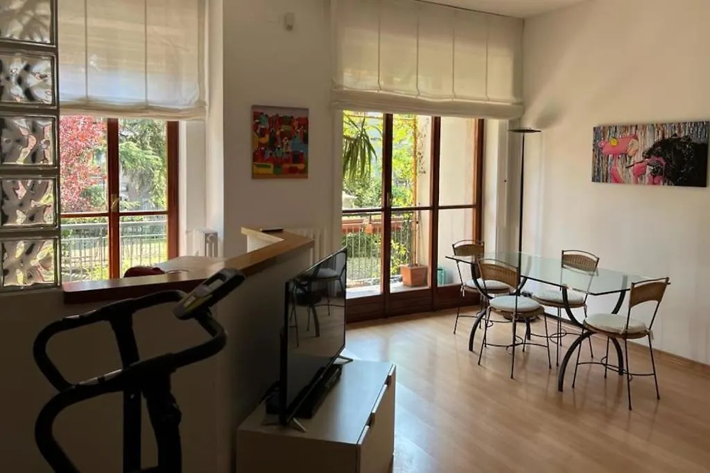 アパート Nice And Cosy Flat In Central Area ミラノ
