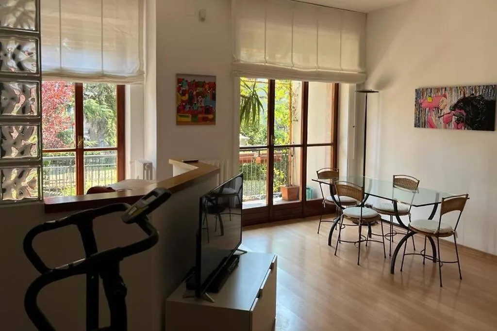 アパート Nice And Cosy Flat In Central Area ミラノ イタリア